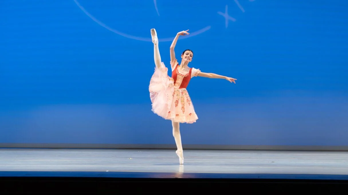 Bailarinos goianos conquistam bolsas em maior competição de balé juvenil do mundo