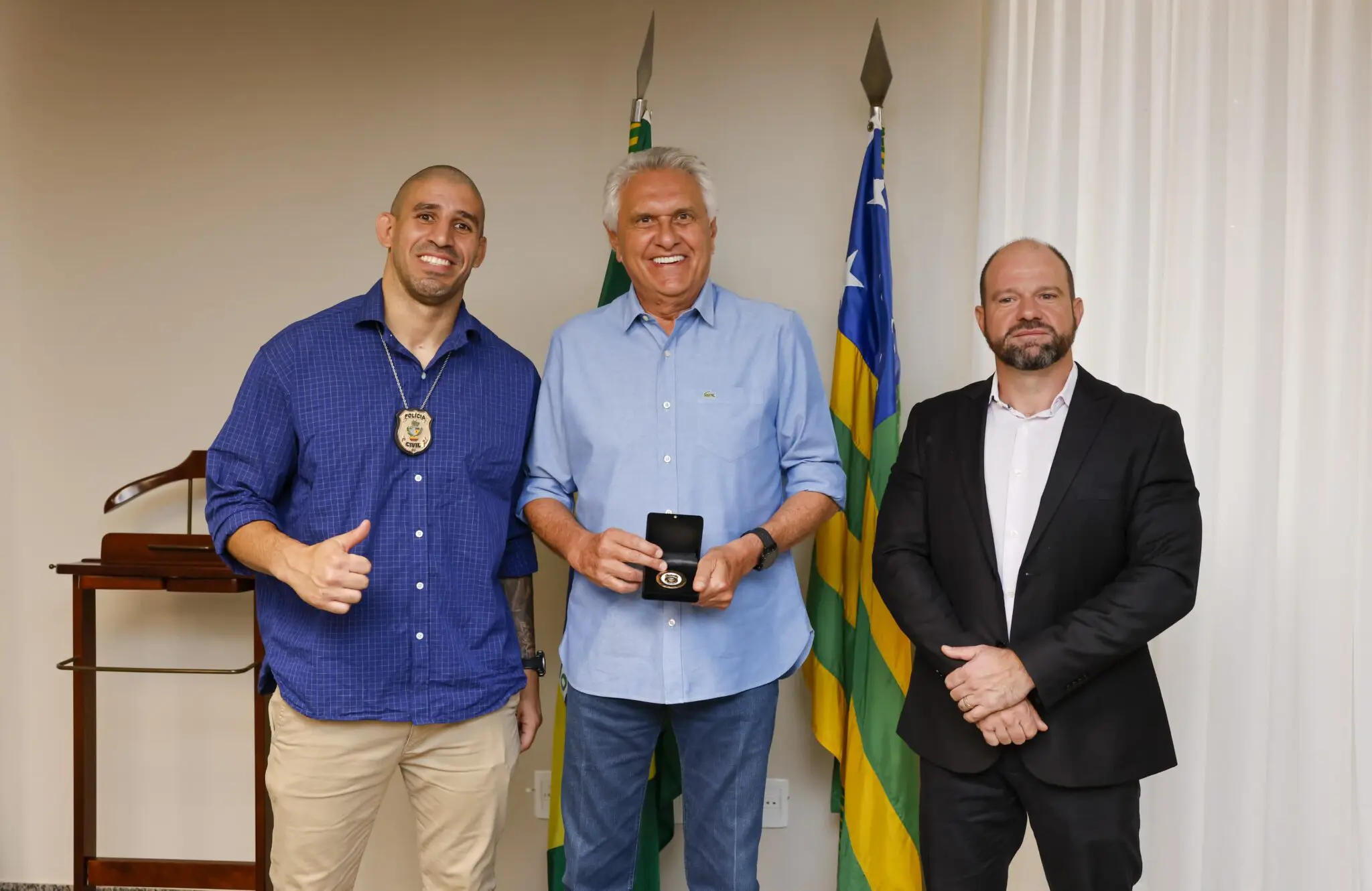 Caiado recebe policial civil campeão do CTD