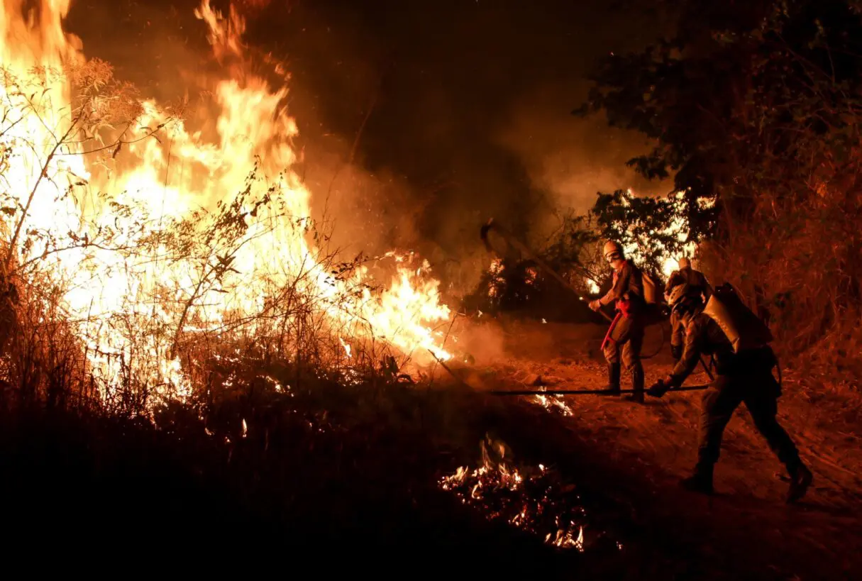 Contra incêndios, Bombeiros reforçam efetivo e convocam especialistas em desastres