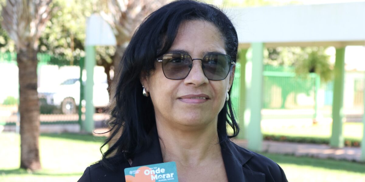 Moradores de Palestina de Goiás recebem cartões do Aluguel Social