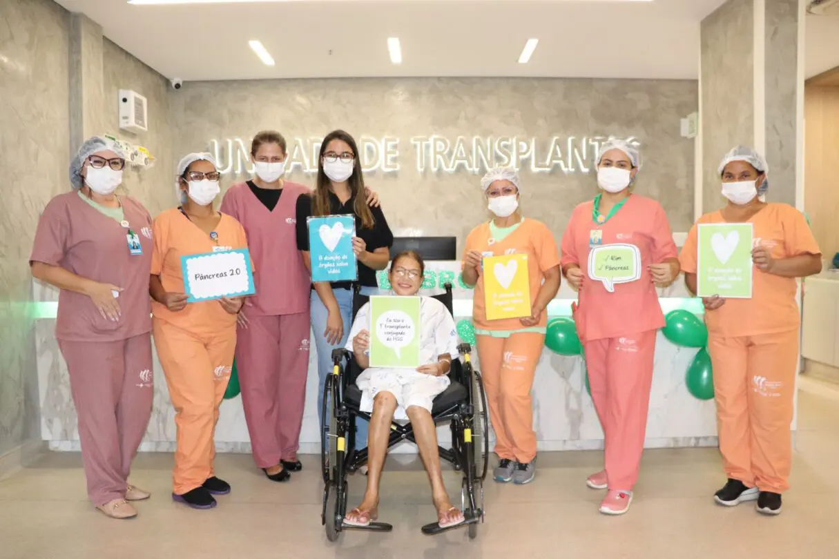 Primeira paciente de transplante conjugado no HGG recebe alta