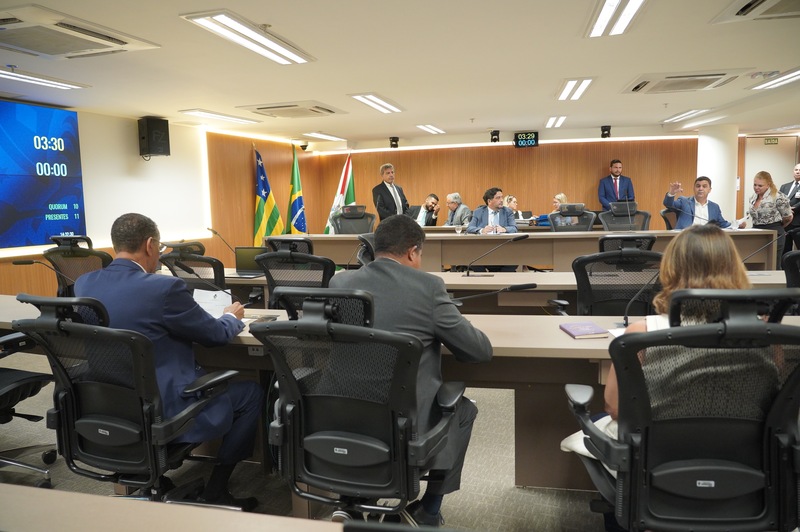 Projeto permite que deputados estaduais possam assumir cargos em prefeituras recebe aval da CCJ